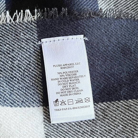 Plush Ultra Soft Plaid Fringed Scarf - Picture 8 of 9